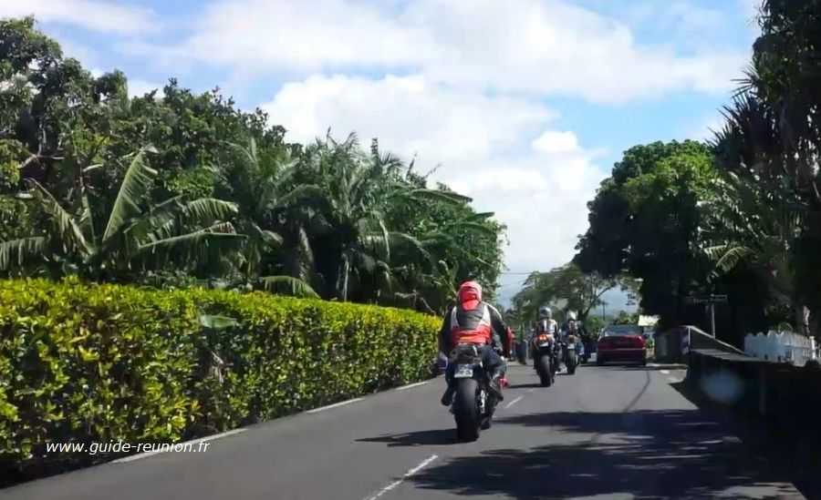 découvrez les meilleures offres d'assurance moto à la réunion pour rouler en toute sécurité et profiter de vos balades en toute tranquillité.