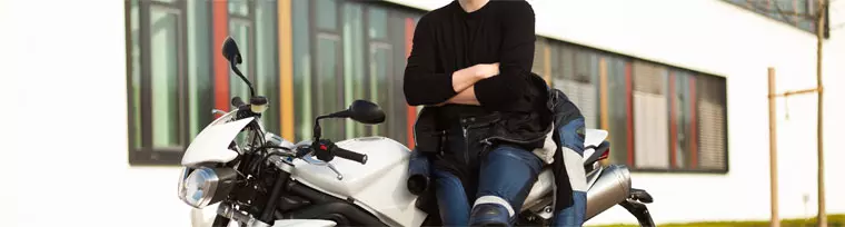 découvrez notre guide complet sur l'assurance moto 125 pour jeunes. obtenez des conseils pour choisir la meilleure couverture, comparez les offres et trouvez des solutions adaptées à votre budget tout en respectant la législation en vigueur.