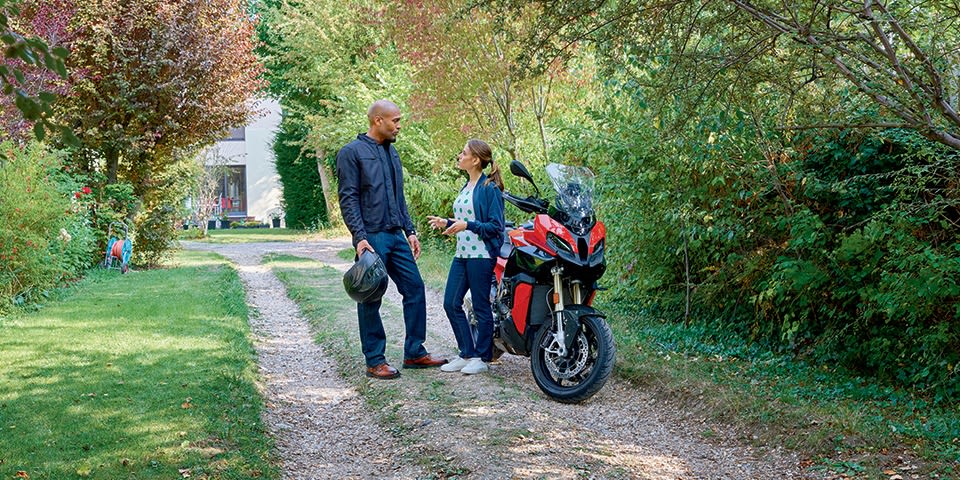 obtenez rapidement des devis personnalisés pour votre assurance 2 roues. comparez les offres des assureurs et trouvez la protection idéale pour votre moto ou scooter au meilleur prix.