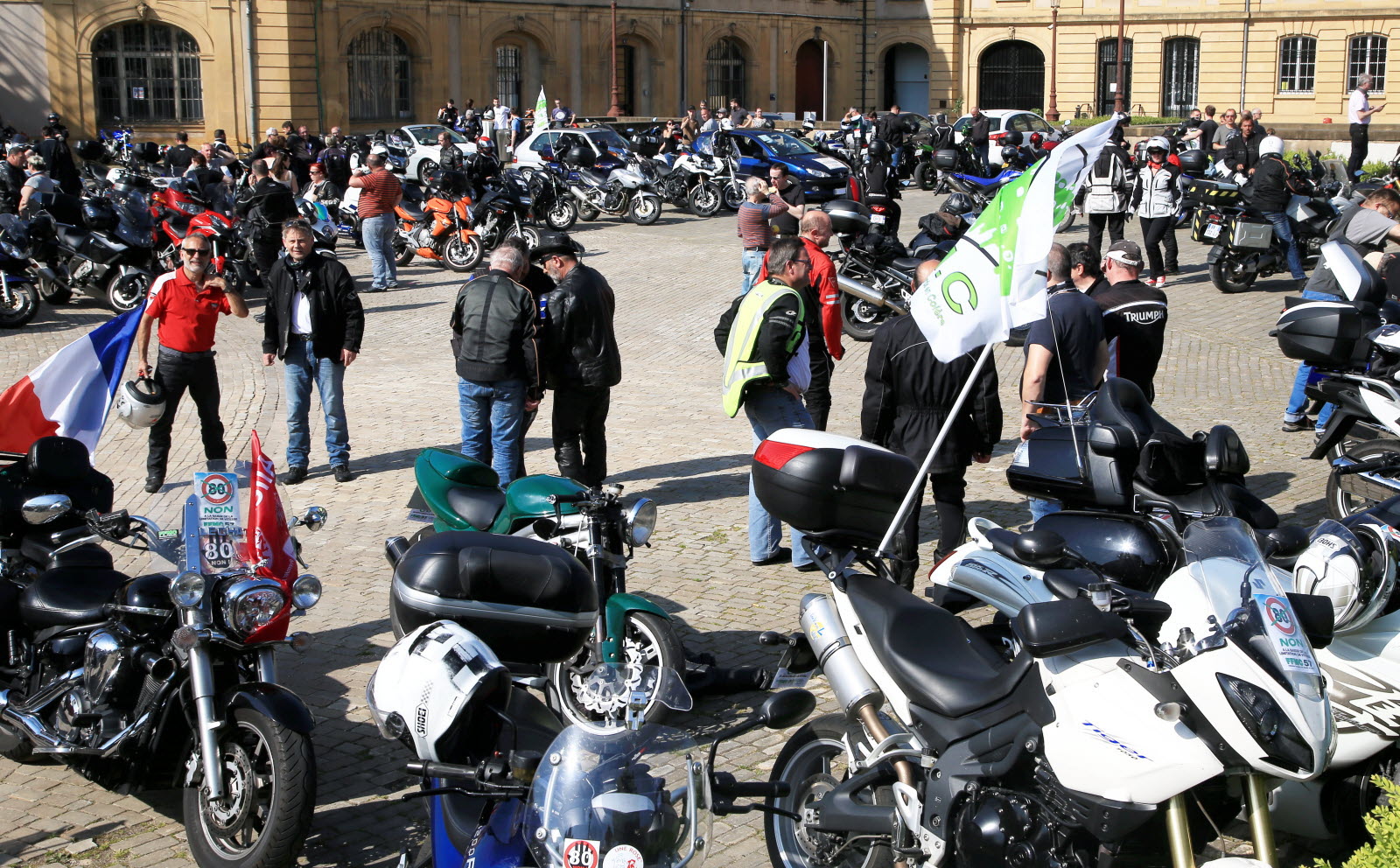 découvrez l'univers passionnant des manifestations motardes : rassemblements, défilés et événements dédiés aux amateurs de moto. rejoignez la communauté des passionnés, partagez des expériences uniques et vivez des moments inoubliables sur deux roues.