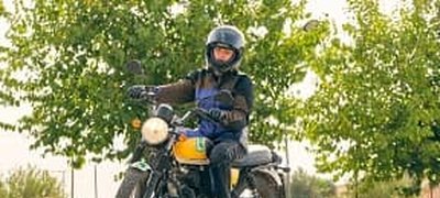 découvrez notre assurance dédiée aux motos vertes, idéale pour les passionnés de deux-roues soucieux de l'environnement. profitez d'une couverture complète et de garanties adaptées à vos besoins, tout en roulant en toute tranquillité avec votre moto écologique.