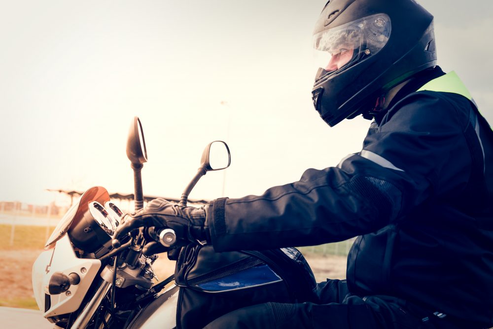 découvrez notre guide complet sur l'assurance moto en avril : explorez les garanties proposées et comparez les tarifs pour trouver la meilleure couverture adaptée à vos besoins. protégez votre moto et roulez en toute sérénité.