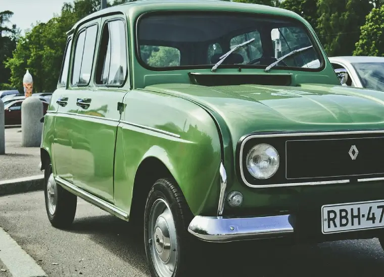 découvrez notre assurance voiture collection dédiée aux véhicules de plus de 30 ans. protégez votre précieux bien avec une couverture adaptée à sa valeur historique et profitez d'avantages exclusifs pour les passionnés d'automobiles anciennes.