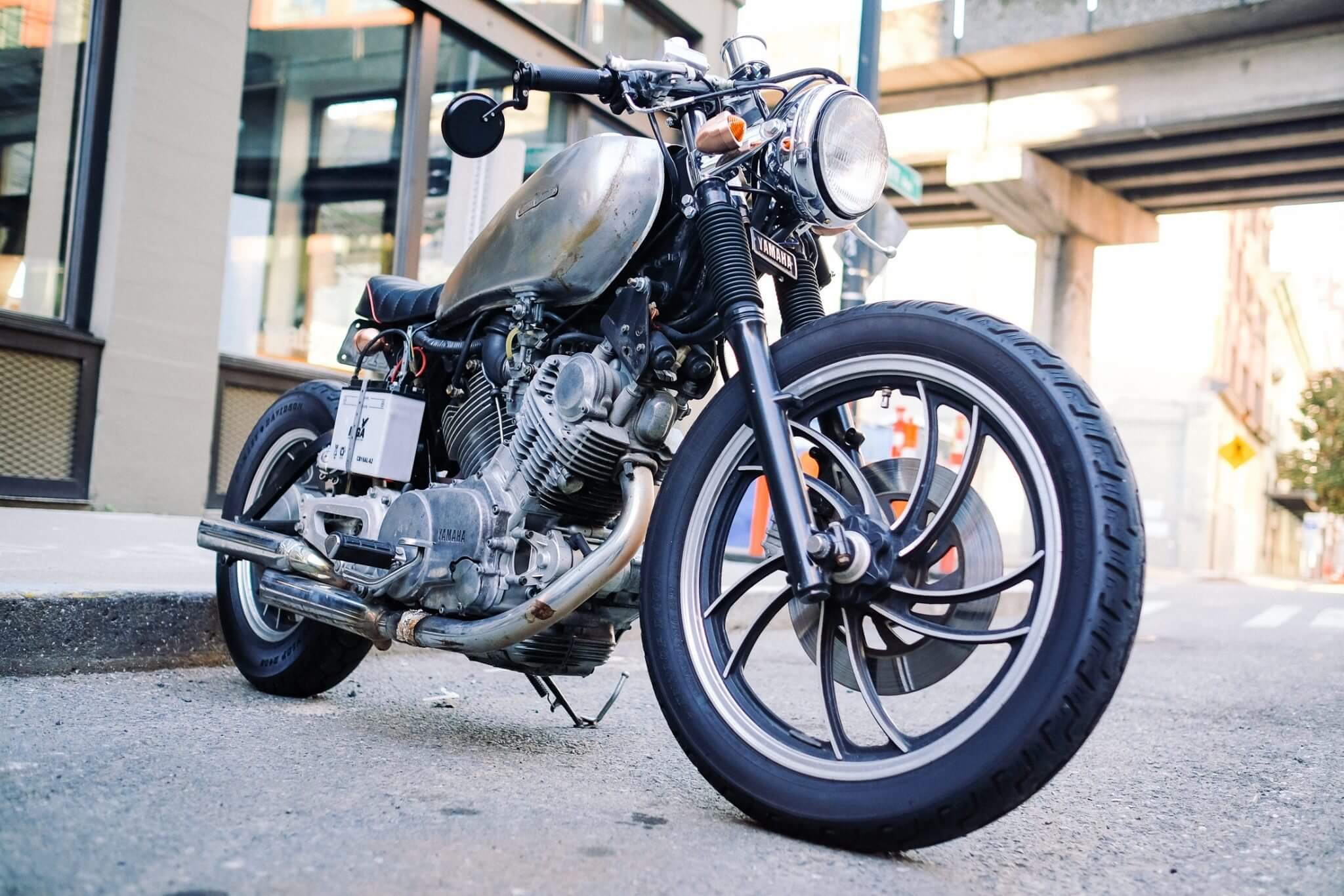 découvrez notre assurance spécialement conçue pour les motos de collection. protégez votre véhicule ancien avec des garanties adaptées à sa valeur et à son histoire. profitez d'une couverture sur mesure pour rouler en toute sérénité.