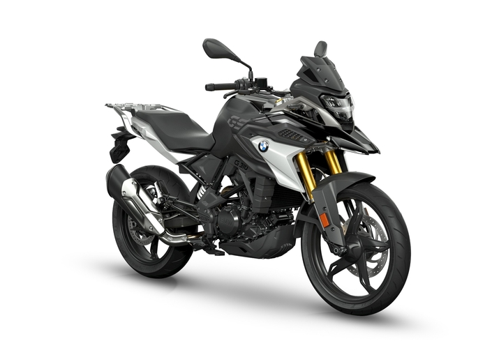 découvrez la gamme exceptionnelle de motos bmw, alliant performance, confort et innovation. que vous soyez passionné de balades en solo ou d'aventures sur routes sinueuses, trouvez la moto idéale qui répond à toutes vos attentes. explorez les modèles phares et bénéficiez des technologies de pointe signées bmw.